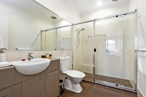 Lotus Retreat - Accommodation Cairns 3