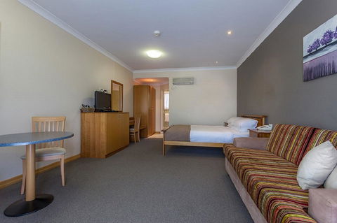 Eastgate On The Range Motel - Accommodation Cairns 4
