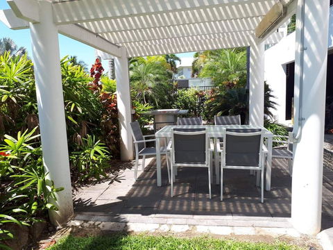 Hinchinbrook Holiday Apartments - Accommodation Cairns 34
