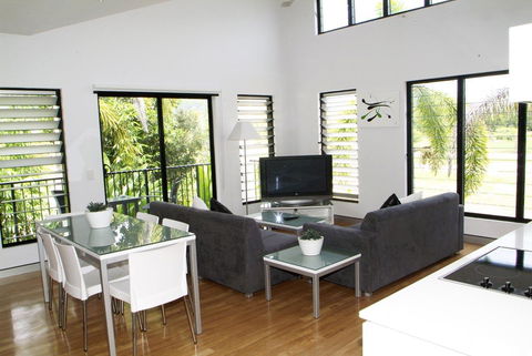 Hinchinbrook Holiday Apartments - Accommodation Cairns 24