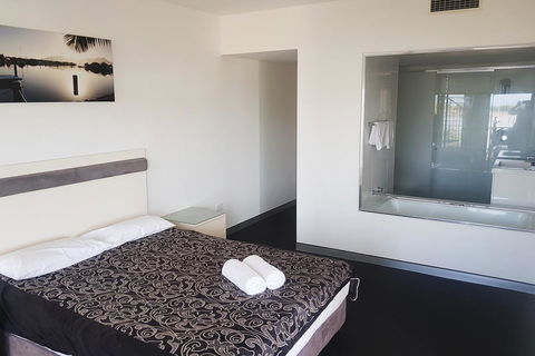 Hinchinbrook Holiday Apartments - Accommodation Cairns 11