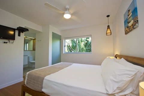Maggies Beachfront Apartment 6 - Accommodation Cairns 5