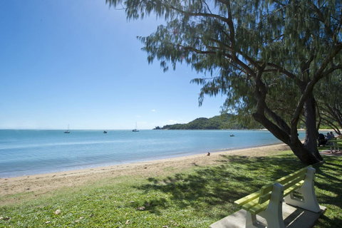 Maggies Beachfront Apartment 6 - Accommodation Cairns 4