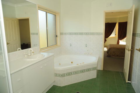 Waterfront At White Patch - Accommodation Cairns 17