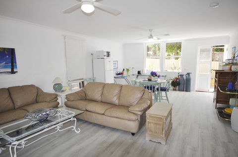 Retro Beach Flat - Accommodation Cairns 14