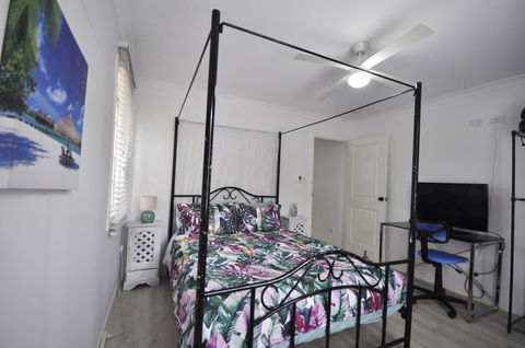 Retro Beach Flat - Accommodation Cairns 7
