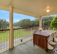 Immaculate Spacious Second Floor Unit Overlooking Pristine Parklands - Accommodation Cairns