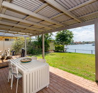 Lowset home on the canal - Dolphin Dr Bongaree - Accommodation Cairns