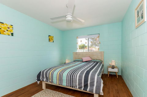 Charm And Comfort In This Ground Floor Unit With Water Views! Welsby Pde, Bongaree - Accommodation Cairns 9