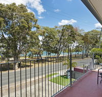 First floor unit close to shops park and waterfront - Accommodation Cairns