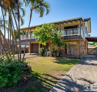 Family Holiday Haven on Boronia 100m to Beach - Accommodation Cairns