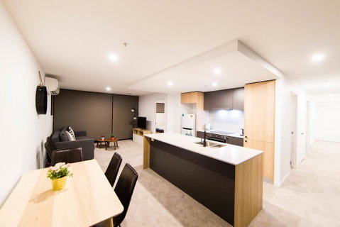 Mid Night Apartment Canberra City Onsite Parking - Accommodation Cairns 2
