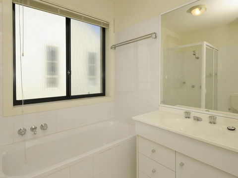 'Bagnall Views' 2/161 Government Rd - Stylish & Modern Duplex Across The Road To The Waters Edge - Accommodation Cairns 1