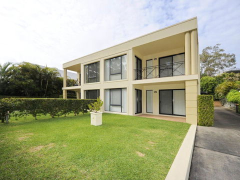 'Bagnall Views' 2/161 Government Rd - Stylish & Modern Duplex Across The Road To The Waters Edge - Accommodation Cairns 0