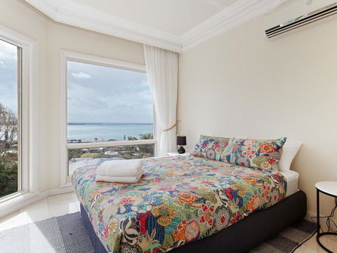 'Baylife Villa' 4a Warruga St - Large Home With WIFI, Netflix, Aircon, Linen & Spectacular Views - Accommodation Cairns 2