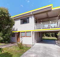 'Beach Break 1' 1/10 Lionel Street - upstairs unit with Aircon - Accommodation Cairns