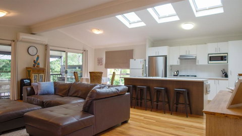 'RIVERSIDE RETREAT' 544 Ocean Drive, North Haven - Accommodation Cairns 3