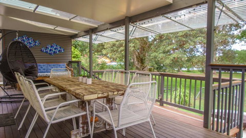 'RIVERSIDE RETREAT' 544 Ocean Drive, North Haven - Accommodation Cairns 0