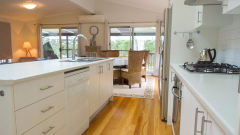 'RIVERSIDE RETREAT' 544 Ocean Drive, North Haven - Accommodation Cairns 2