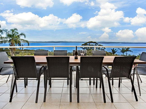 'The Bay', 25 Wallawa Rd - Huge Home With Aircon, Spectacular Views & Chromecast - Accommodation Cairns 3