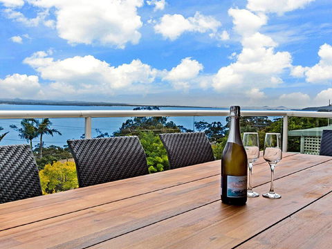 'The Bay', 25 Wallawa Rd - Huge Home With Aircon, Spectacular Views & Chromecast - Accommodation Cairns 1