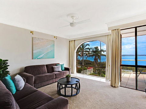 'The Bay', 25 Wallawa Rd - Huge Home With Aircon, Spectacular Views & Chromecast - Accommodation Cairns 2