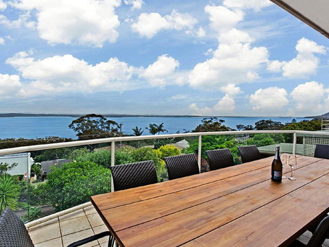 'The Bay', 25 Wallawa Rd - Huge Home With Aircon, Spectacular Views & Chromecast - Accommodation Cairns 0