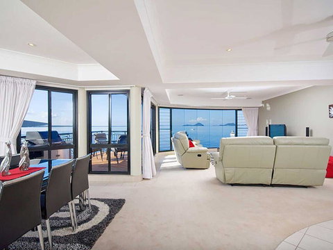 1 'Seaside Splendour' 137 Soldiers Point Road - Beautiful Unit On The Waterfront - Accommodation Cairns 1