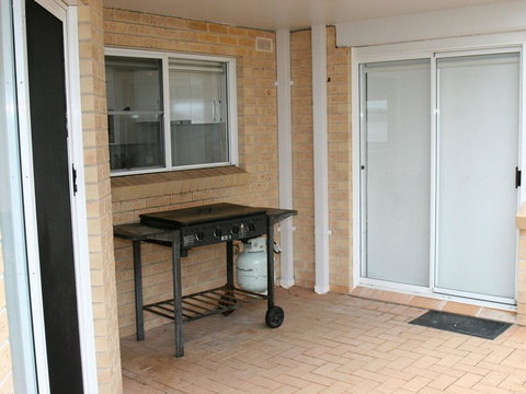 1 'The Clippers' 131 Soldiers Point Road - Fabulous Waterfront Unit - Accommodation Cairns 2