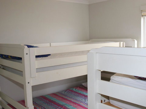 1 'The Clippers' 131 Soldiers Point Road - Fabulous Waterfront Unit - Accommodation Cairns 1