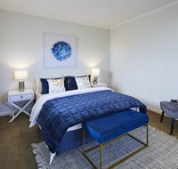1 Bdrm Top Floor Apt With Sunroom - Accommodation Cairns