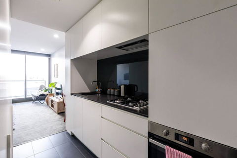 1 Bedroom Apartment In Prahran With Balcony - Accommodation Cairns 3