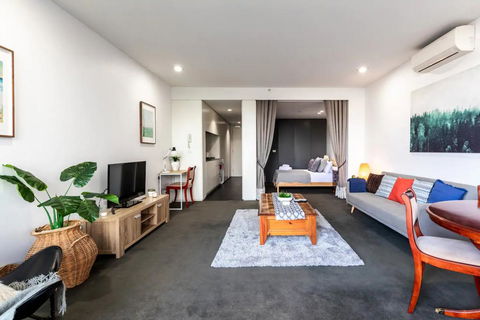 1 Bedroom Apartment In Prahran With Balcony - Accommodation Cairns 0