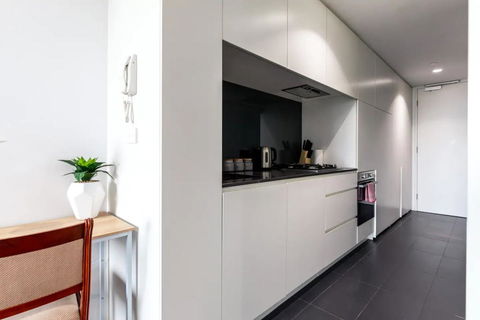 1 Bedroom Apartment In Prahran With Balcony - Accommodation Cairns 2