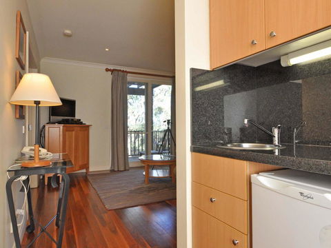 1 Bedroom Executive Villa Located Within Cypress Lakes - Accommodation Cairns 2