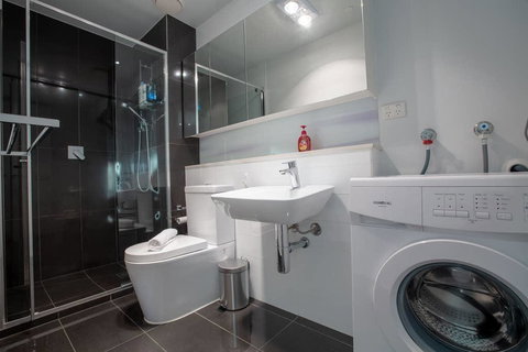 107, Light Filled Cozy Apt In The Heart Of St Kilda - Accommodation Cairns 1