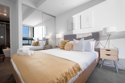 107, Light Filled Cozy Apt In The Heart Of St Kilda - Accommodation Cairns 3