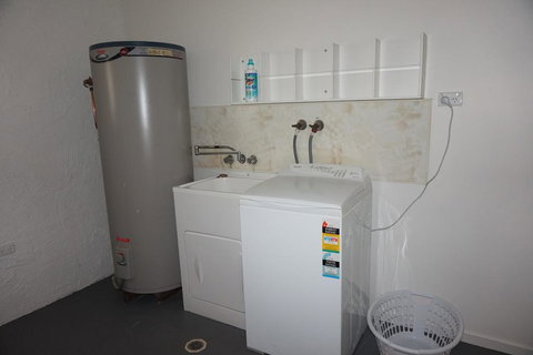 11 Bomburra Court - Rainbow Beach, Comfortable Beach House, Plenty Of Boat Parking - Accommodation Cairns 2