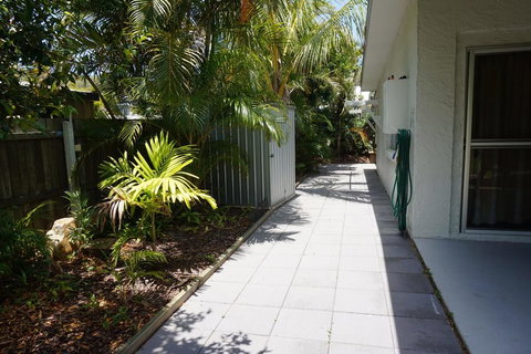 11 Bomburra Court - Rainbow Beach, Comfortable Beach House, Plenty Of Boat Parking - Accommodation Cairns 3