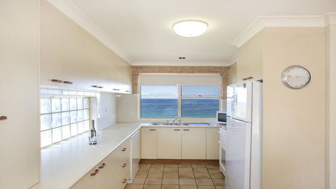 143 Mitchell Pde - Magnificent Outlook - Accommodation Cairns 3