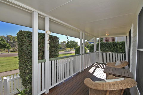 16 Beachway Pde, Marcoola: Linen Incl, WiFi, Pet Friendly, A/Cond. 500 BOND - Accommodation Cairns 0
