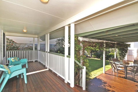 16 Beachway Pde, Marcoola: Linen Incl, WiFi, Pet Friendly, A/Cond. 500 BOND - Accommodation Cairns 2