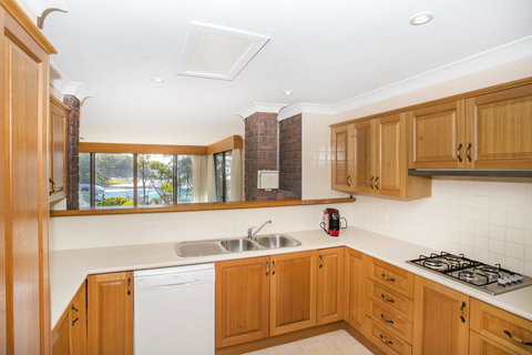 16 Shipton Cres - Secluded Away - Accommodation Cairns 1