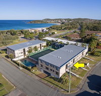 2 'The Dunes' 38 Marine Drive - pool tennis court and so close to the beach - Accommodation Cairns
