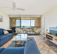 2 Bedroom Top Floor Unit - Ocean Views and Pool - Accommodation Cairns