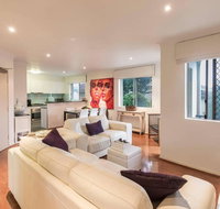 2 Bedroom with Parking  AC Close To Beach  City - Accommodation Cairns