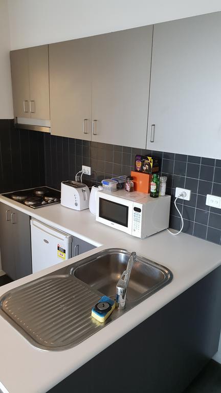 2 Bedrooms CBD FREE Tram Apartment (Melb Central, China Town, Queen Victoria Market, Melbourne University, RMIT, Etc) - Accommodation Cairns 2