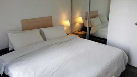 2 Bedrooms CBD FREE Tram Apartment (Melb Central, China Town, Queen Victoria Market, Melbourne University, RMIT, Etc) - Accommodation Cairns 1