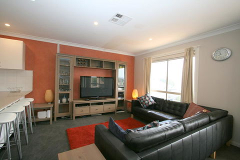 2/17 Jillamatong Street - Accommodation Cairns 0