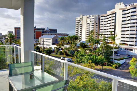 201 Lake Street - Accommodation Cairns 2